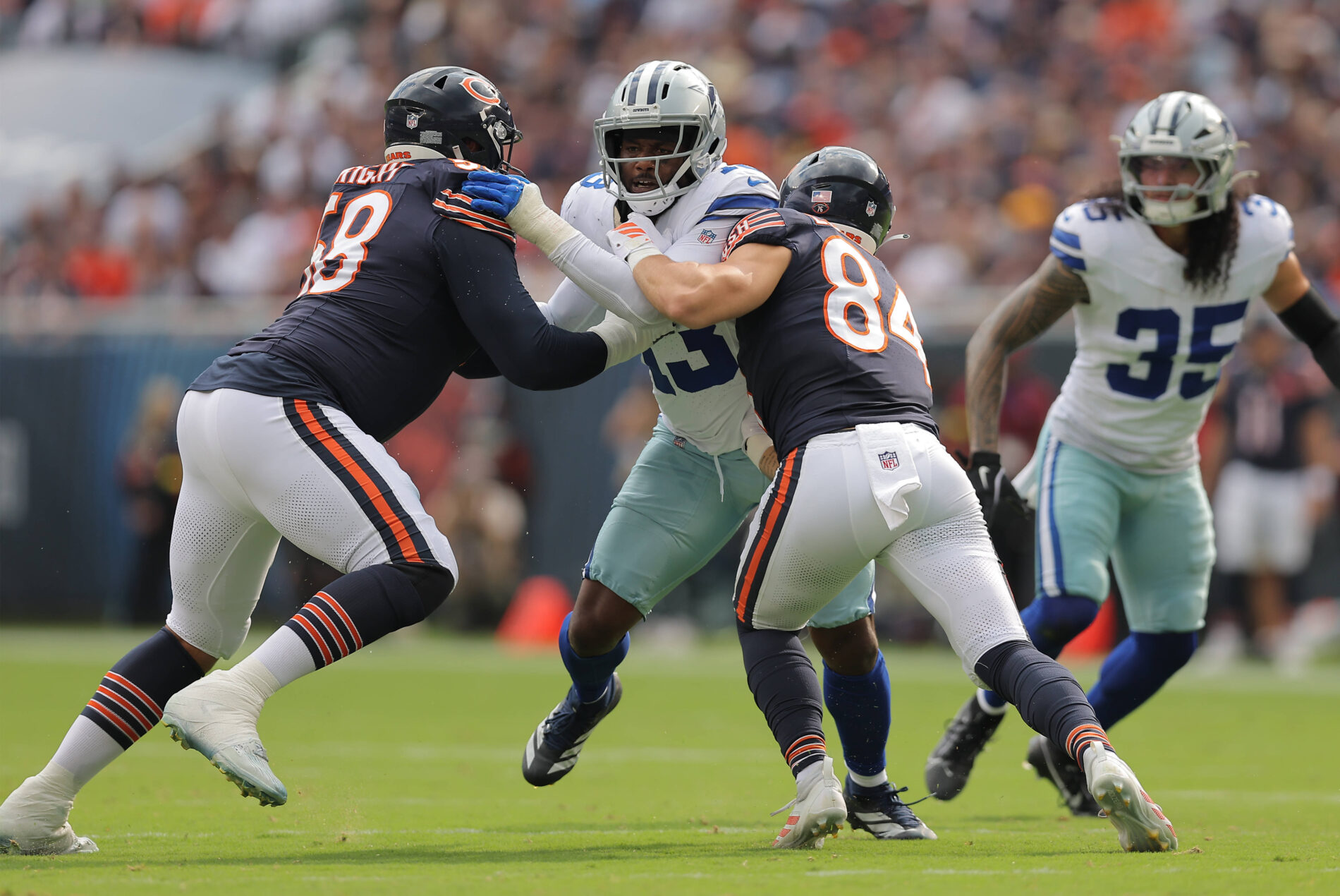 Dante Fowler im Pass Rush gegen die Chicago Bears